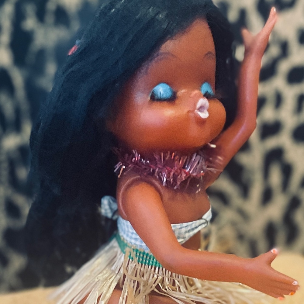 Vintage Kitschy Hula Gurrrrrl!